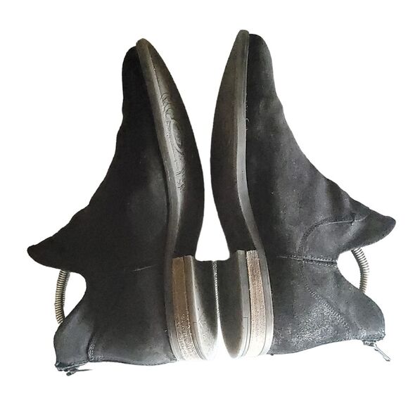 Born Arula Suede Ankle Distressed Side Cutout in Black - Women's 9 - Picture 10 of 11